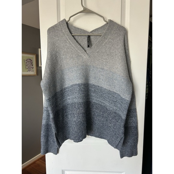Kuhl Sweaters - Kuhl Women's Blue Color Block Ombre Sweater V Neck Size Large